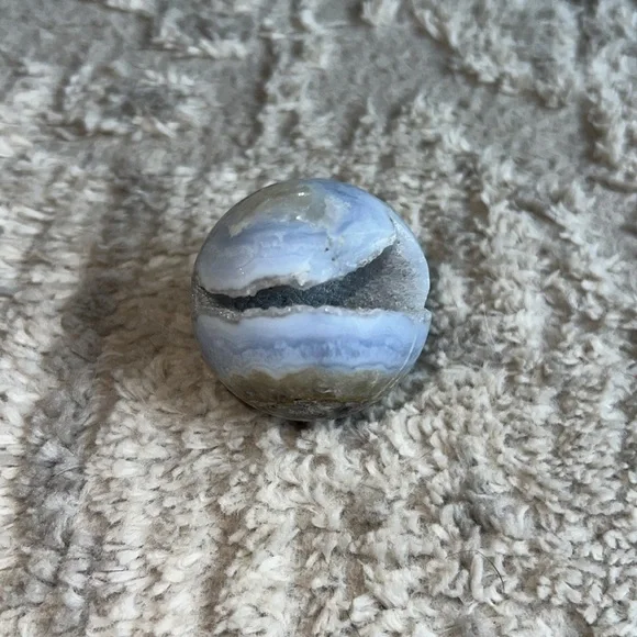 Blue lace agate sphere crystal - Picture 3 of 3